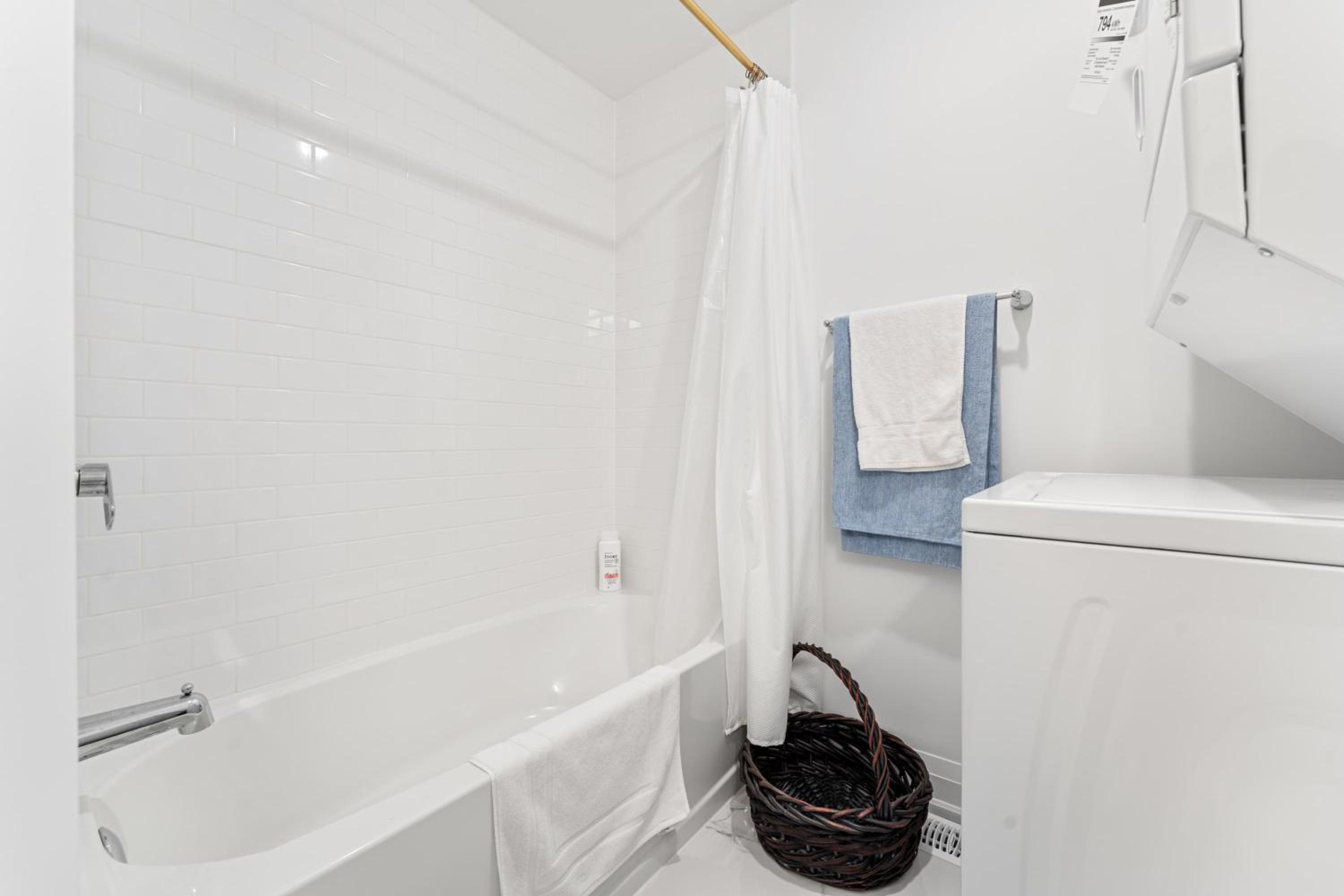 U2 - Beachy Paradise -Private & Spacious 2bdrm apt