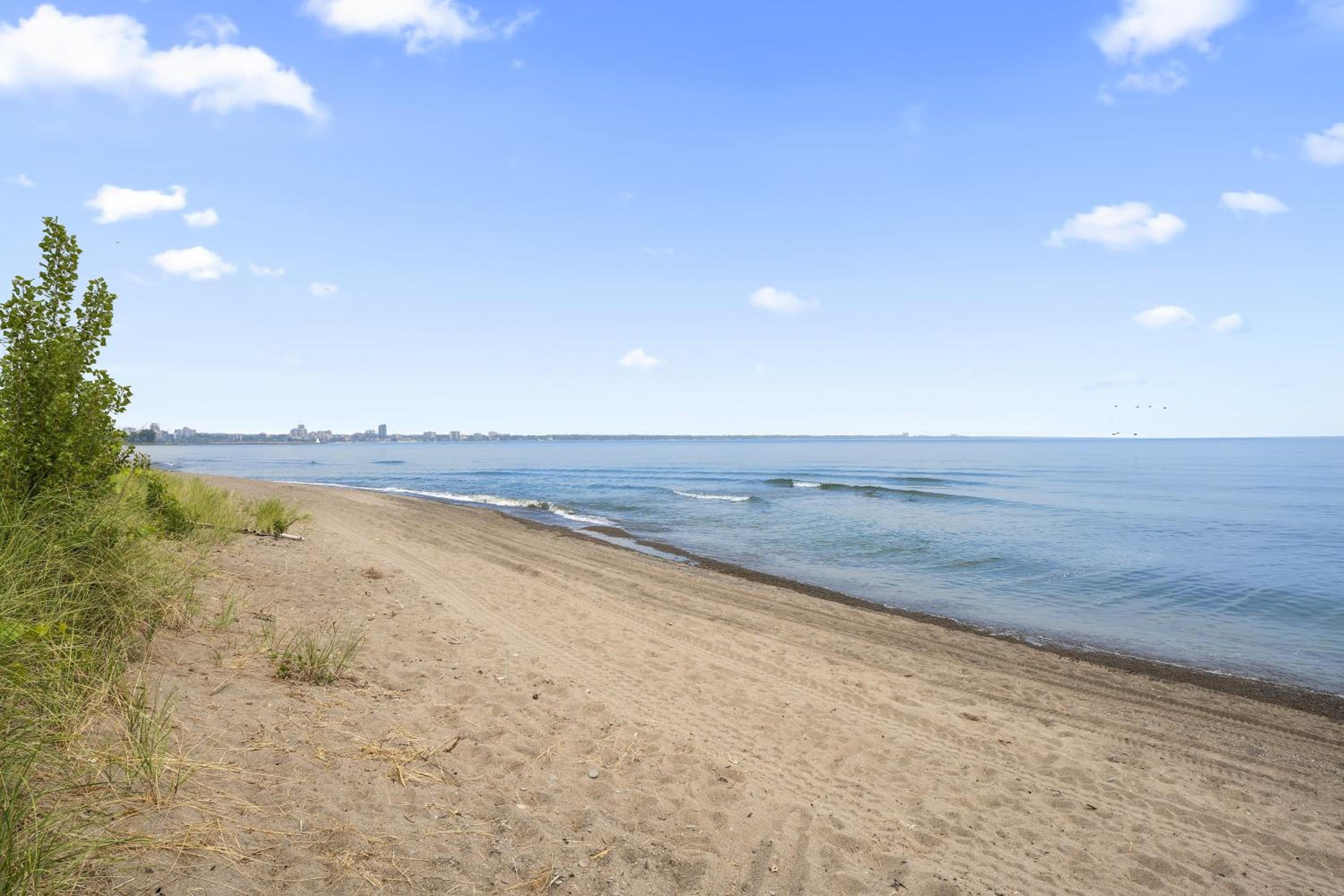U2 - Beachy Paradise -Private & Spacious 2bdrm apt