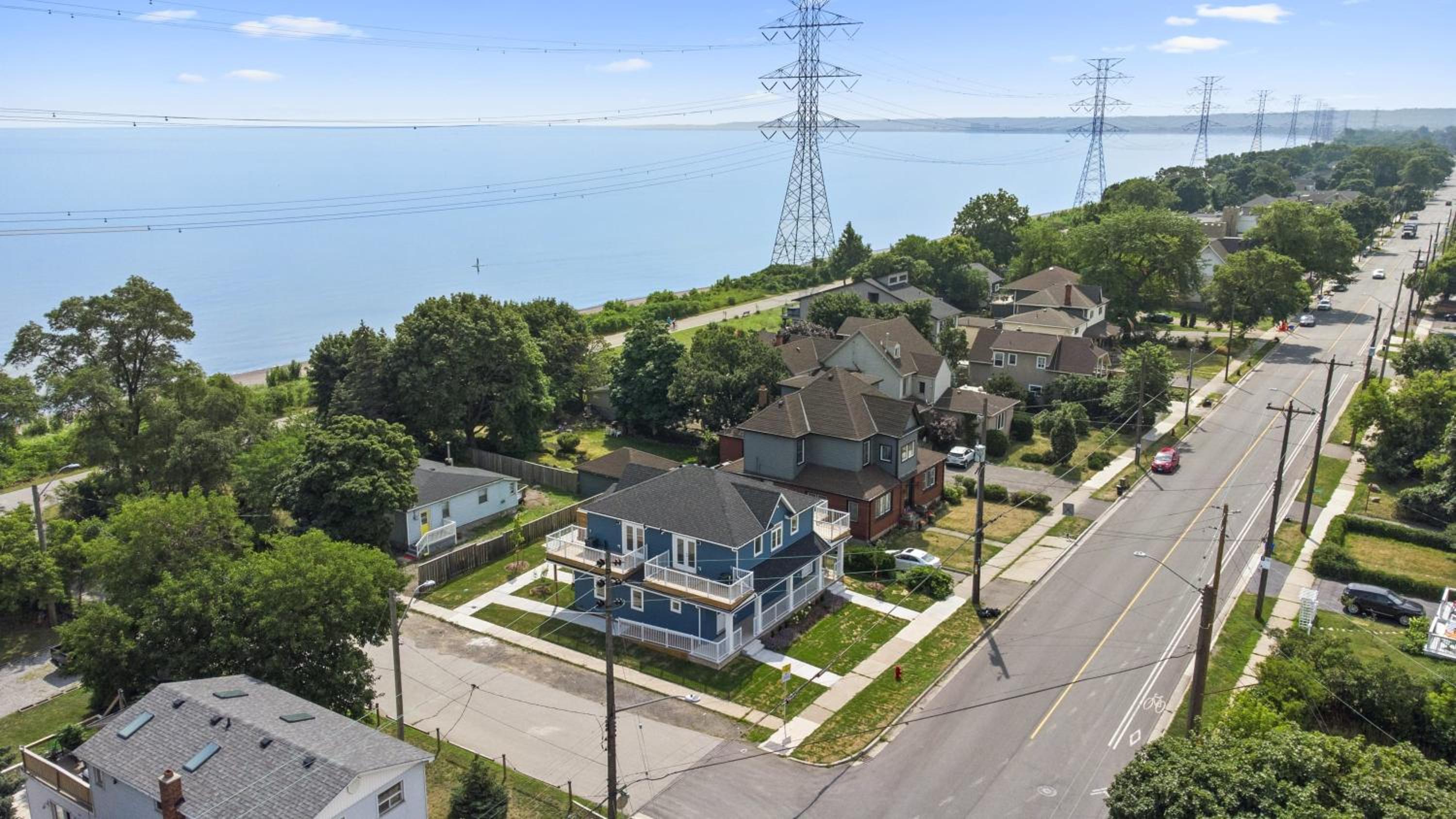 U2 - Beachy Paradise -Private & Spacious 2bdrm apt