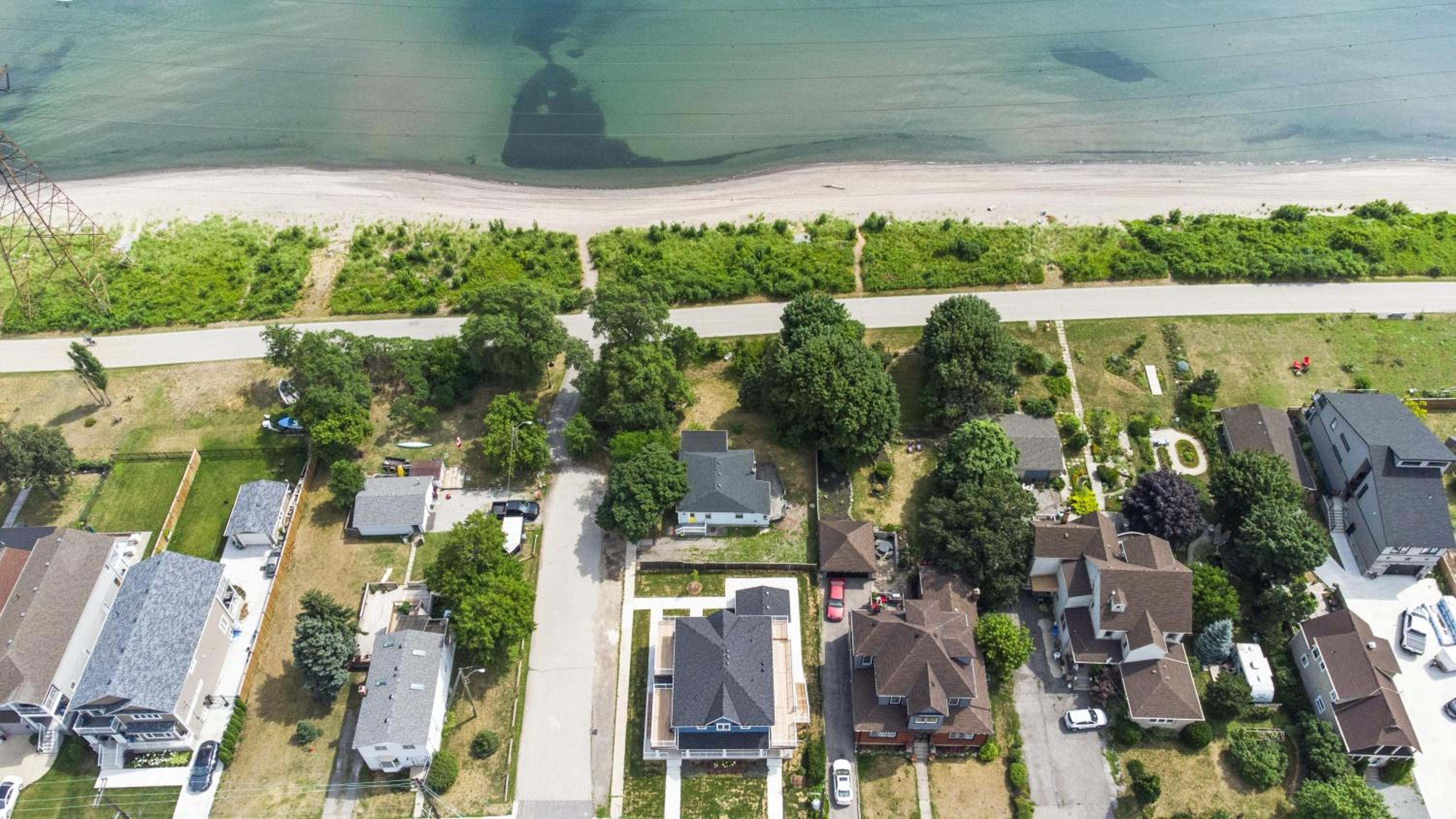 U2 - Beachy Paradise -Private & Spacious 2bdrm apt
