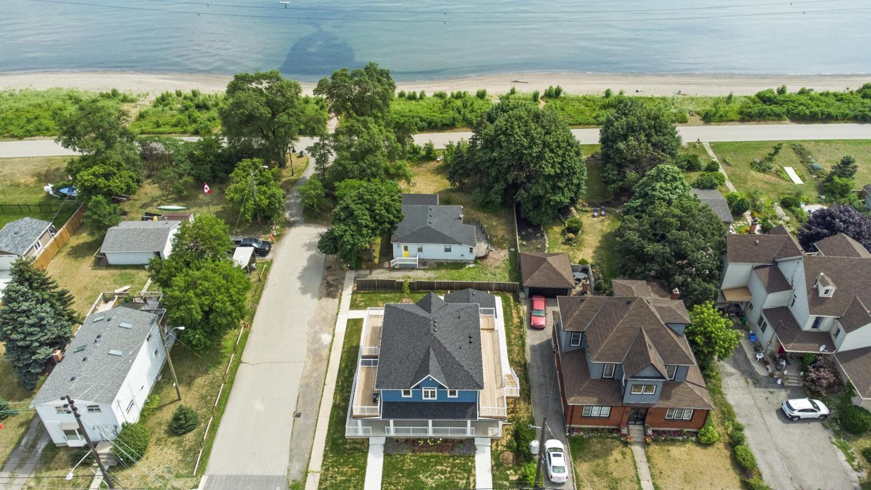 U2 - Beachy Paradise -Private & Spacious 2bdrm apt