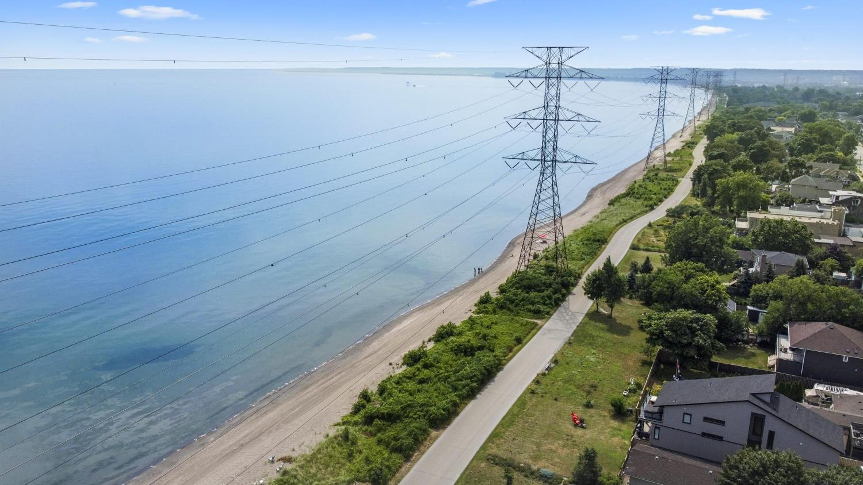 U2 - Beachy Paradise -Private & Spacious 2bdrm apt