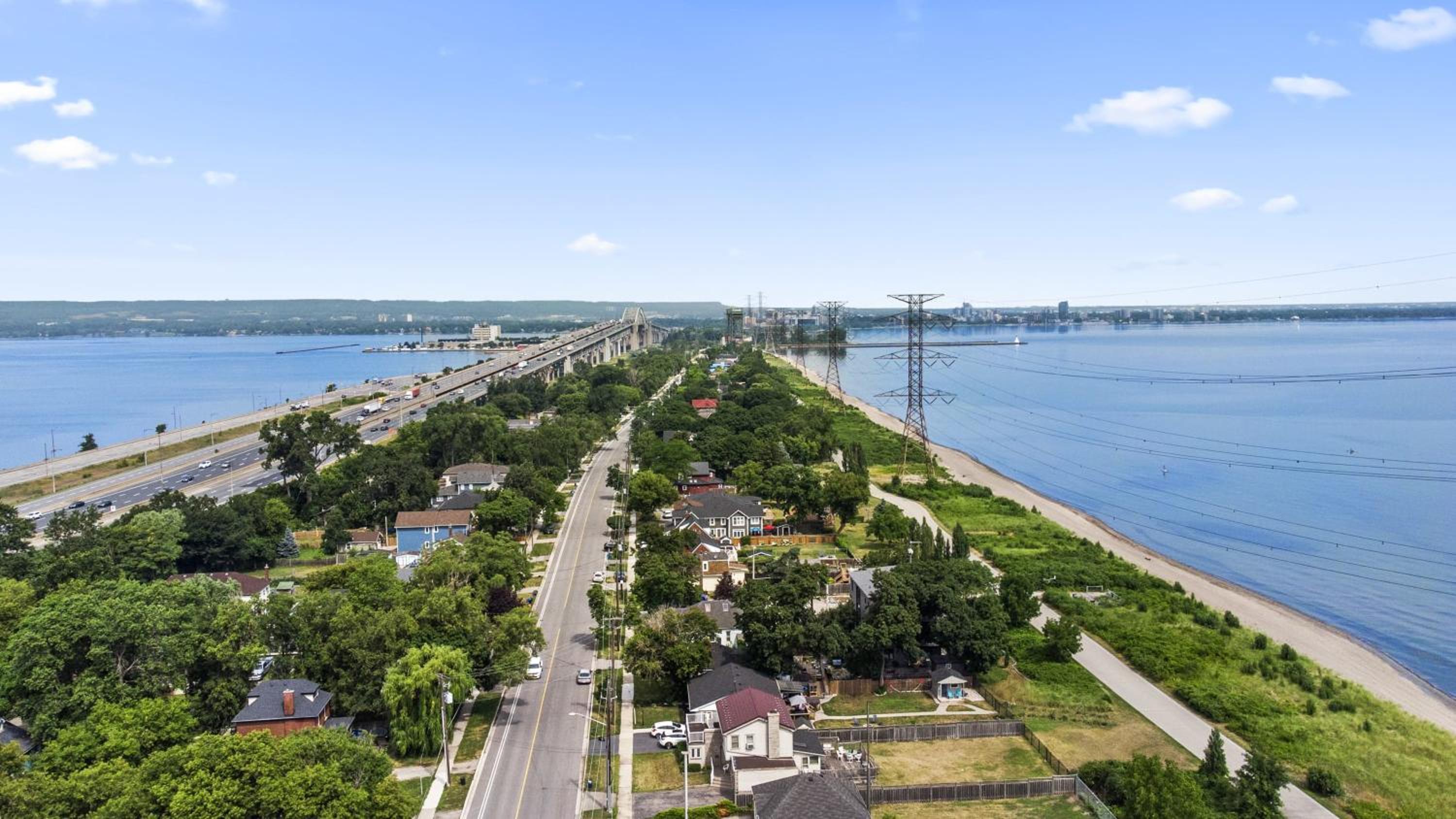 U2 - Beachy Paradise -Private & Spacious 2bdrm apt