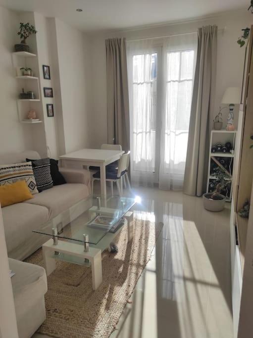 Bright apartment at Mimi’s