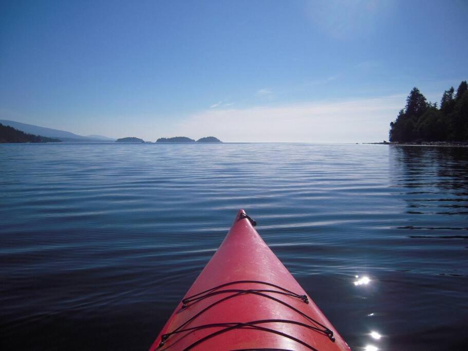 Barooga: Stunning View Home in Halfmoon Bay, Canada