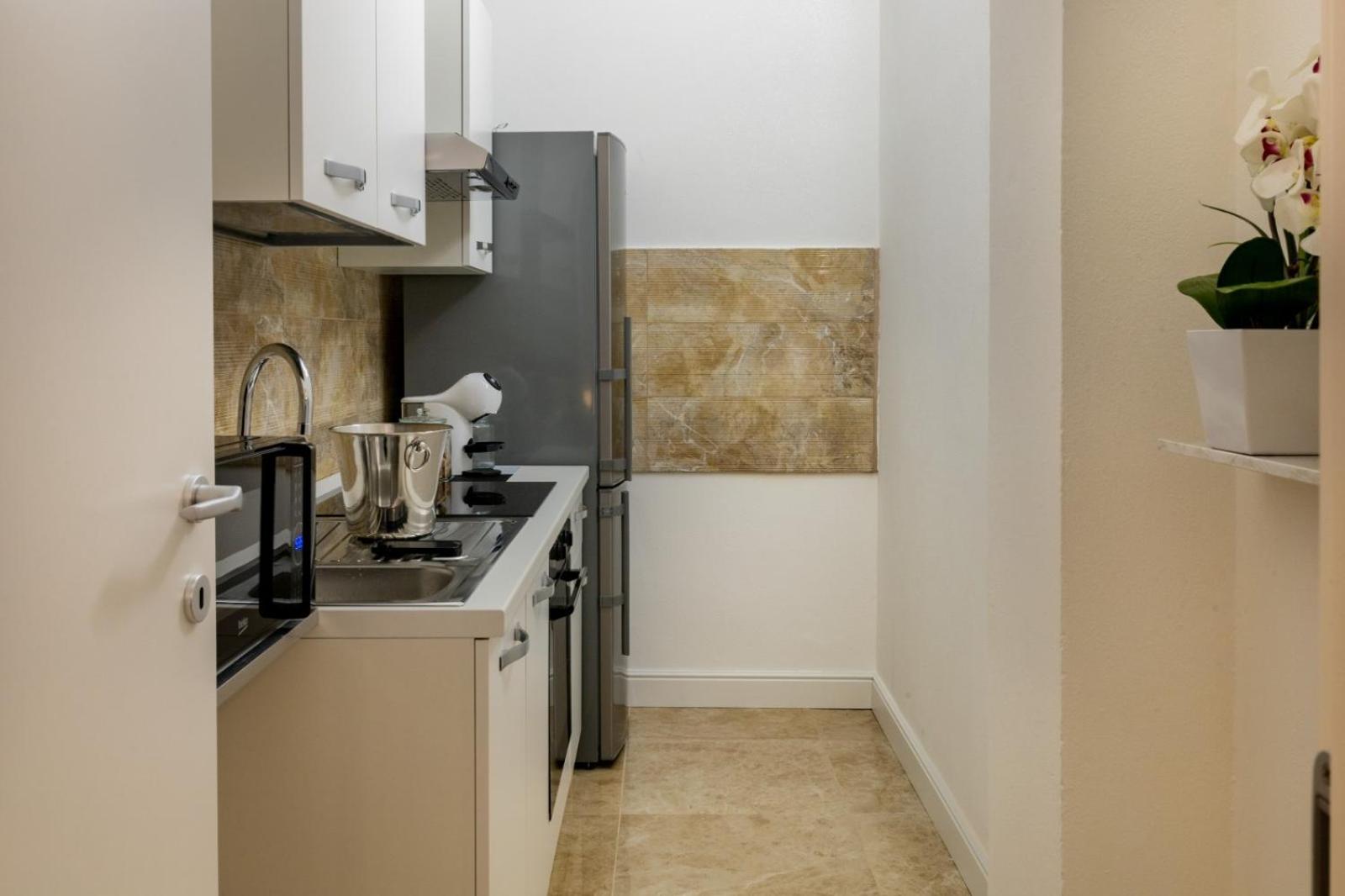 San Babila - Luxury Milanese Apartment