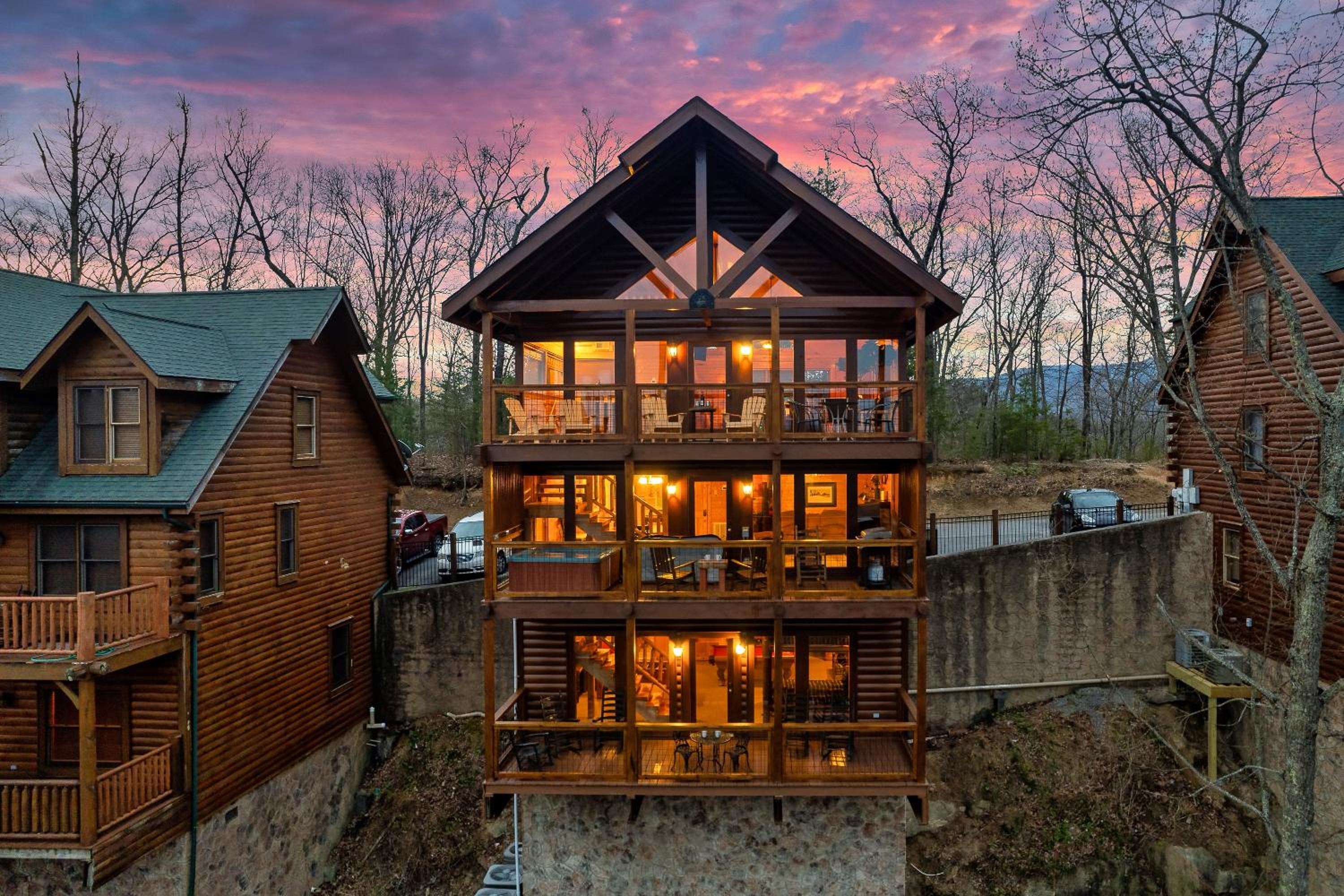 Amazing View, Hot tub, Game room, 4 mi to attractions, Pool Table, Arcade view 4