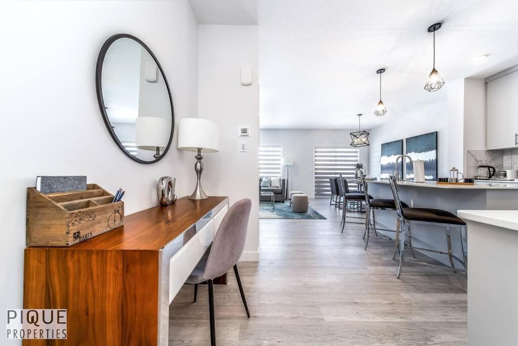 *New*Chic Modern Home*King bed*Foosball*Sleeps 8!