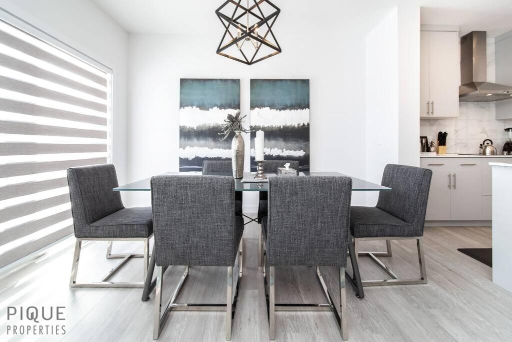 *New*Chic Modern Home*King bed*Foosball*Sleeps 8!