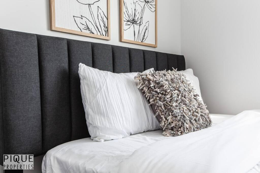 *New*Chic Modern Home*King bed*Foosball*Sleeps 8!