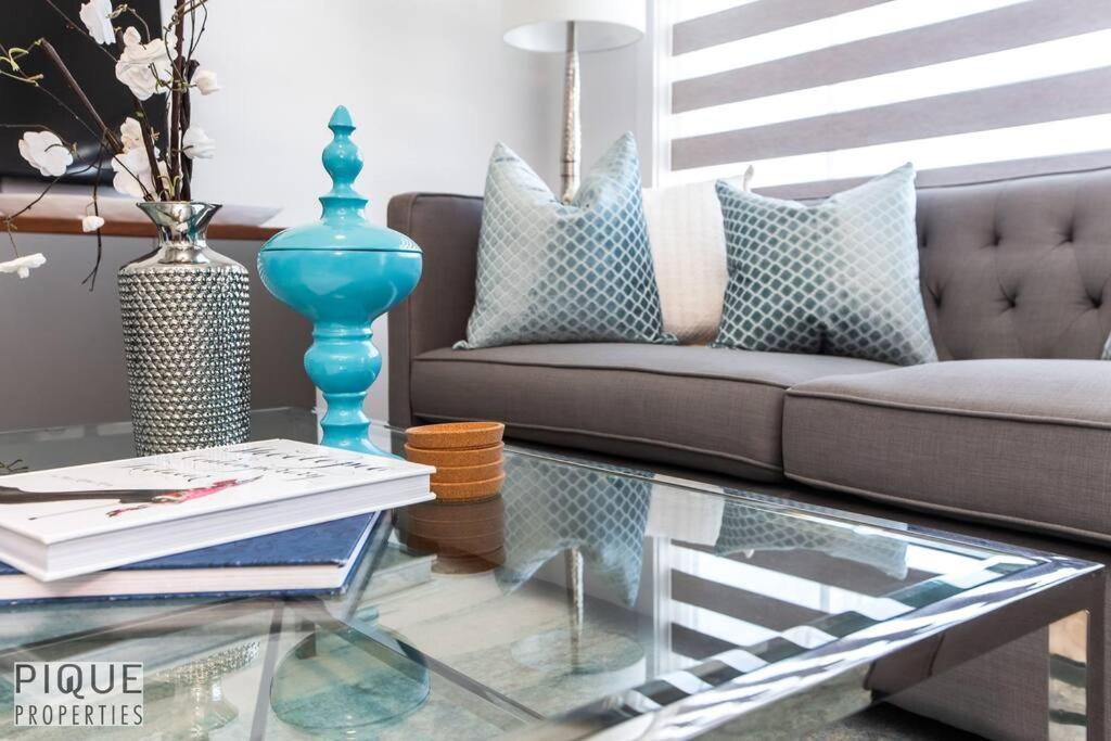 *New*Chic Modern Home*King bed*Foosball*Sleeps 8!