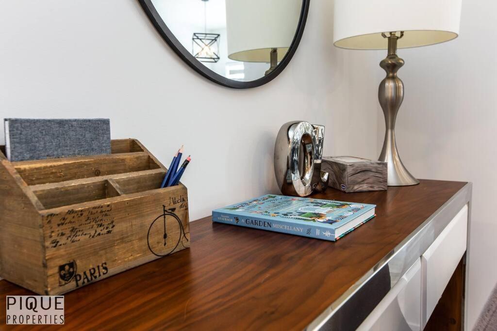 *New*Chic Modern Home*King bed*Foosball*Sleeps 8!
