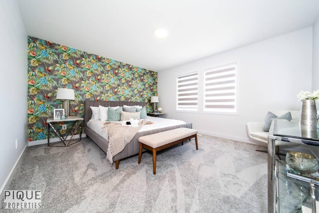 *New*Chic Modern Home*King bed*Foosball*Sleeps 8!