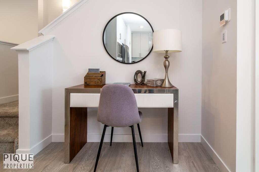 *New*Chic Modern Home*King bed*Foosball*Sleeps 8!
