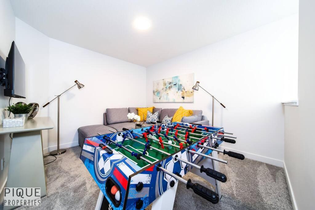 *New*Chic Modern Home*King bed*Foosball*Sleeps 8!