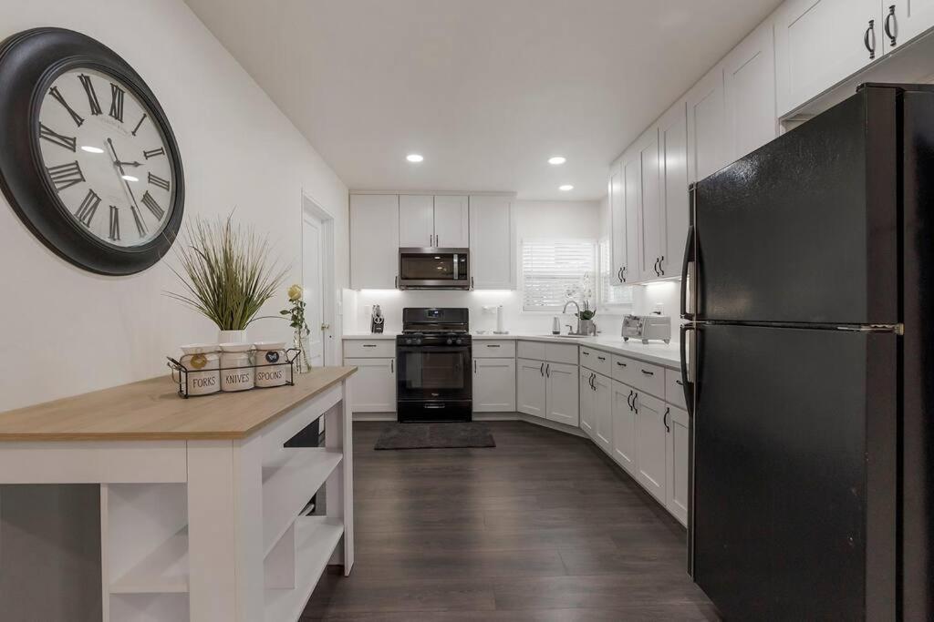 Large Kitchen Near Shops Easy Highway Access view 5