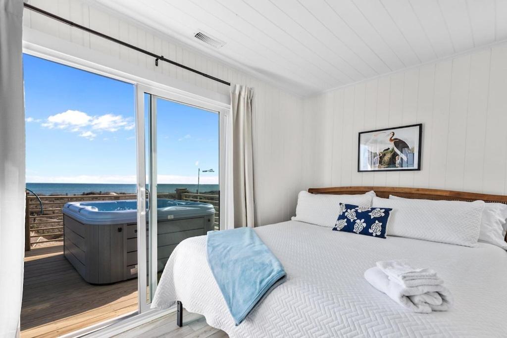 Oceanfront Dream Cottage: Hot Tub, Decks & Views! view 4