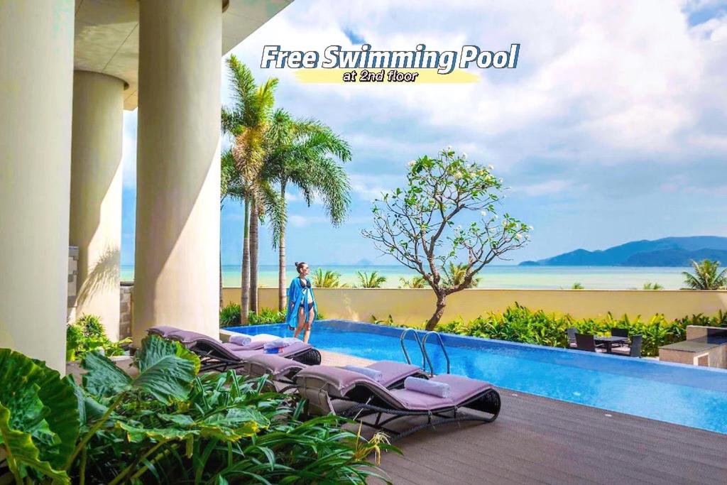 Rozy's Cozy Beachfront Apartment view 3