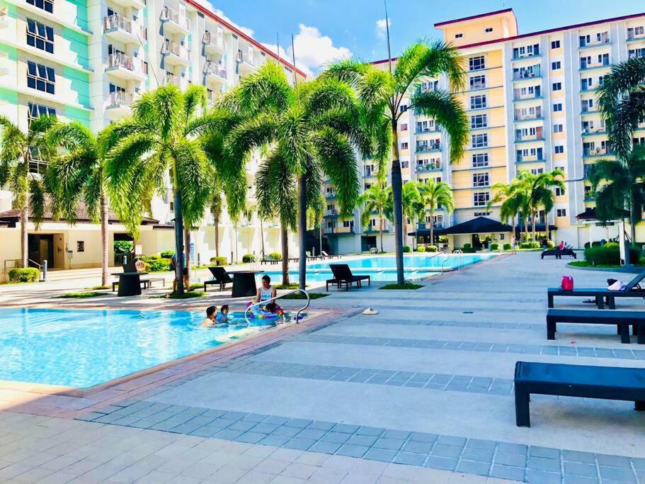 Field Residence SMDC 1BR w/ Netflix view 3