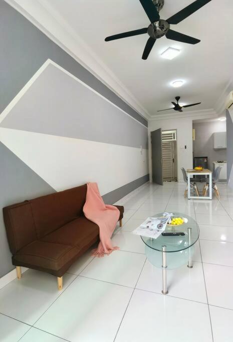 Platino 2BR Paradigm Mall Netflix Youtube BySTAY