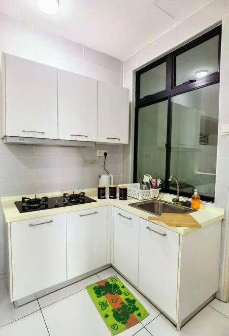 Platino 2BR Paradigm Mall Netflix Youtube BySTAY