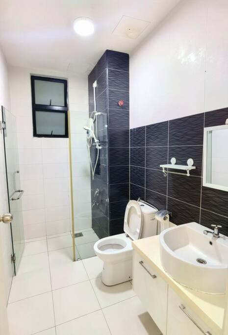 Platino 2BR Paradigm Mall Netflix Youtube BySTAY