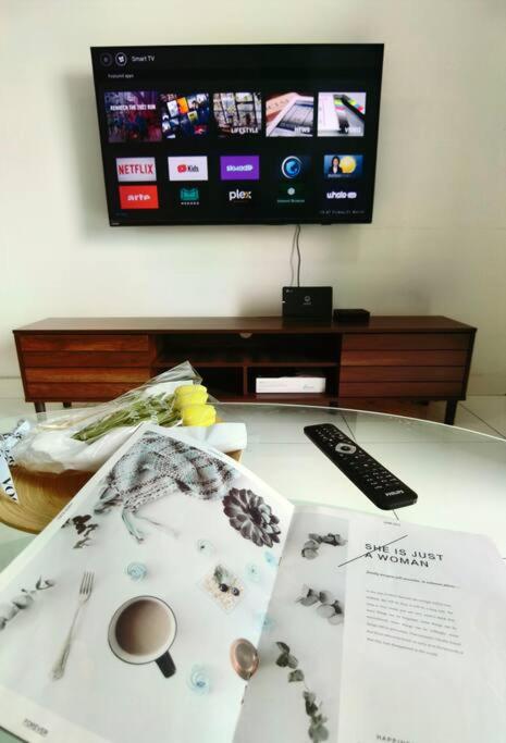 Platino 2BR Paradigm Mall Netflix Youtube BySTAY