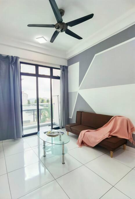 Platino 2BR Paradigm Mall Netflix Youtube BySTAY