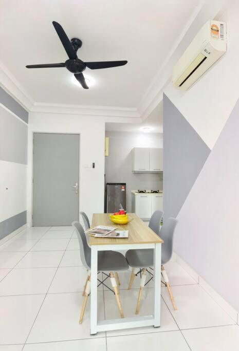 Platino 2BR Paradigm Mall Netflix Youtube BySTAY