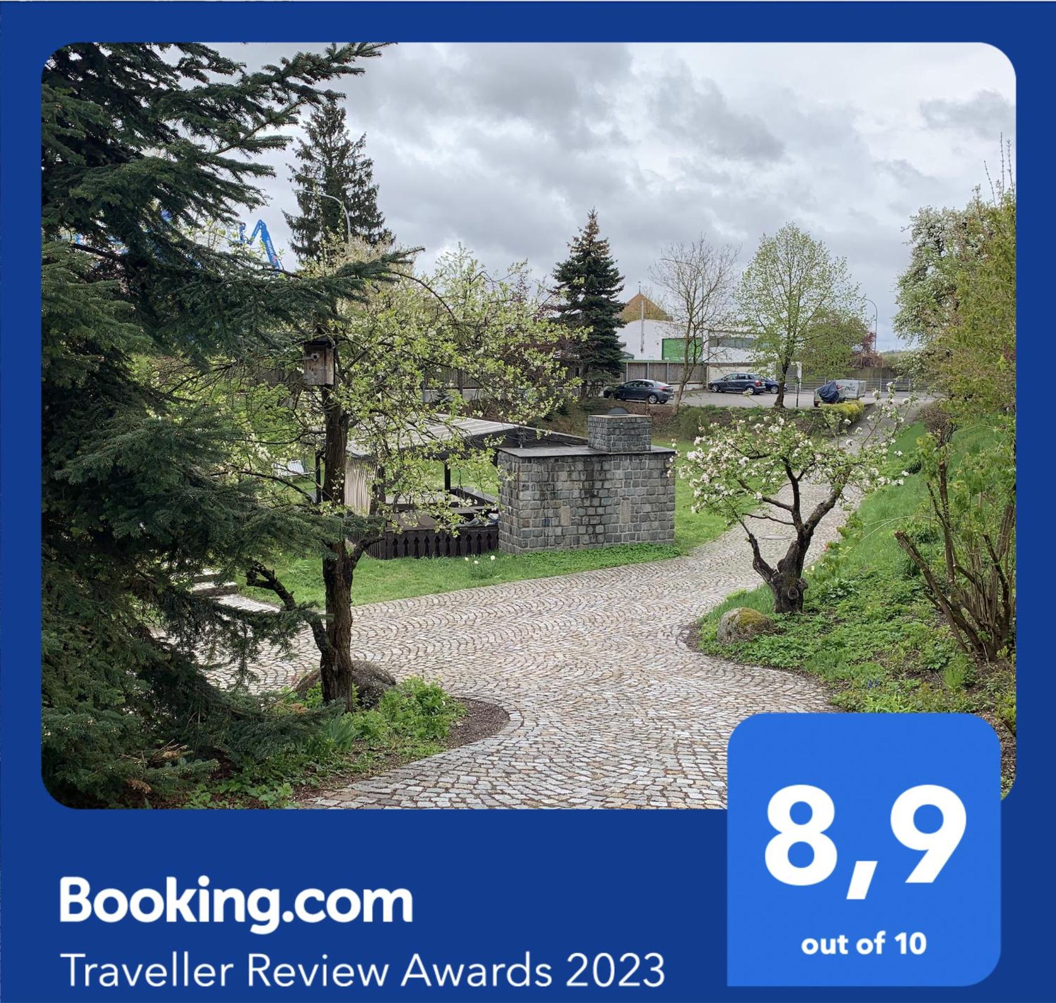Villa mit Pool und Grillplatz in Regensburg