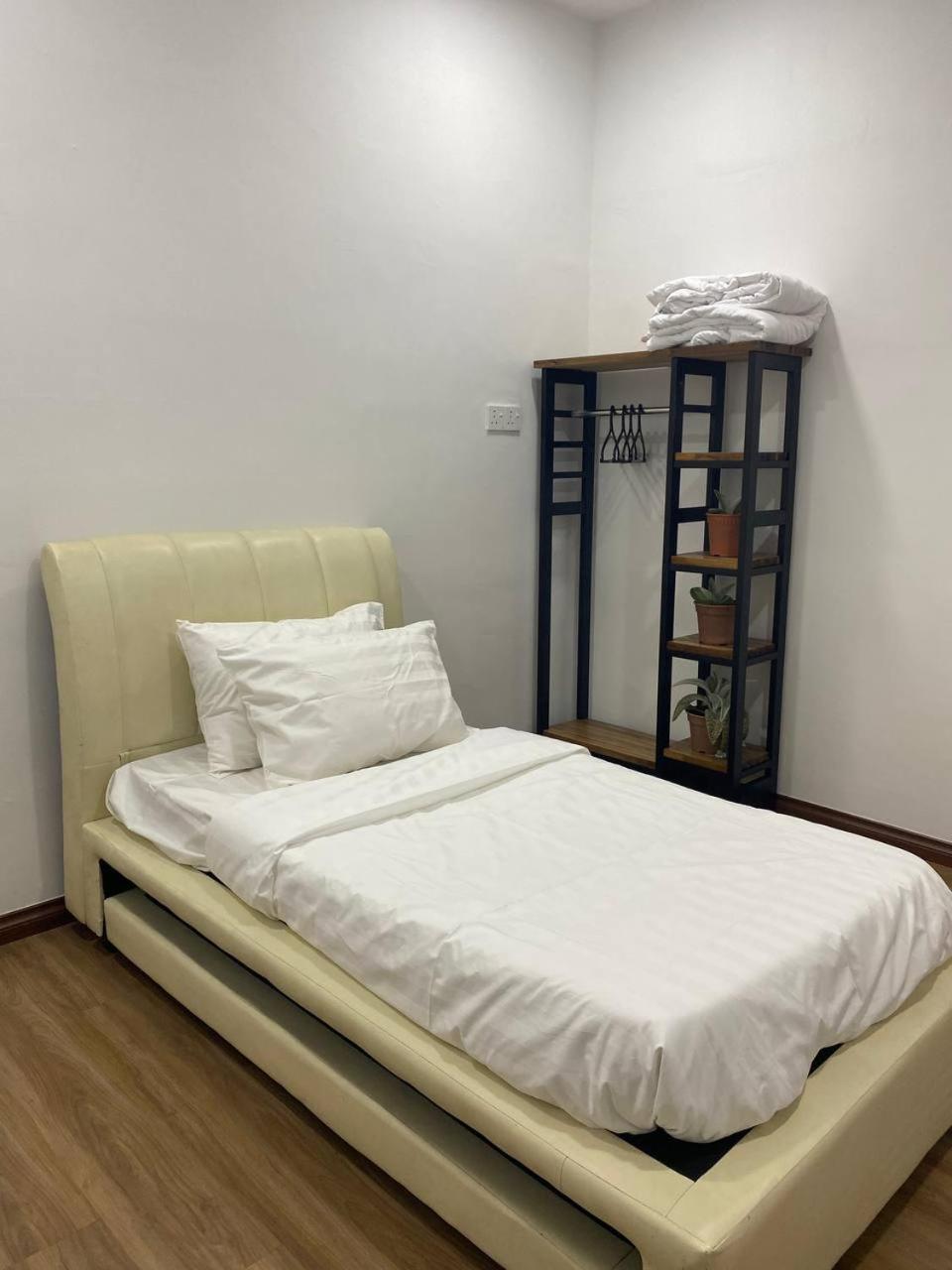Greenery Studio, Kubot a Sentral