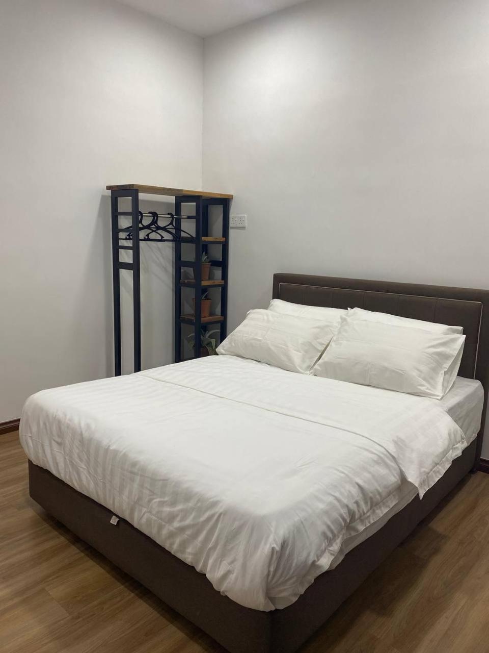 Greenery Studio, Kubot a Sentral