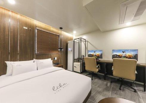 Like Hotel