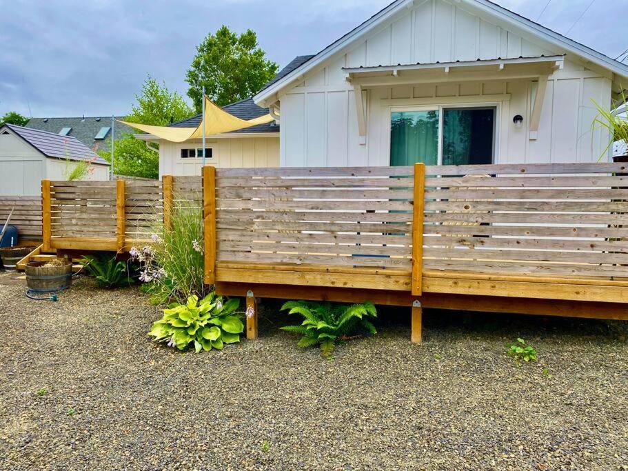 Charming Cuvée Cottage, 2 blocks to downtown! view 2
