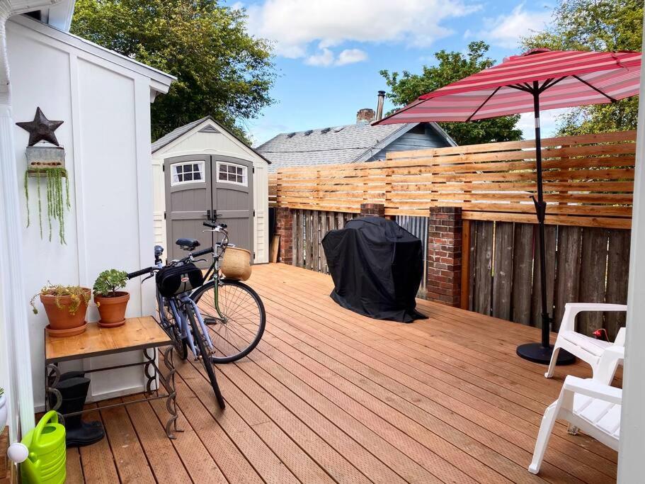 Charming Cuvée Cottage, 2 blocks to downtown! view 3