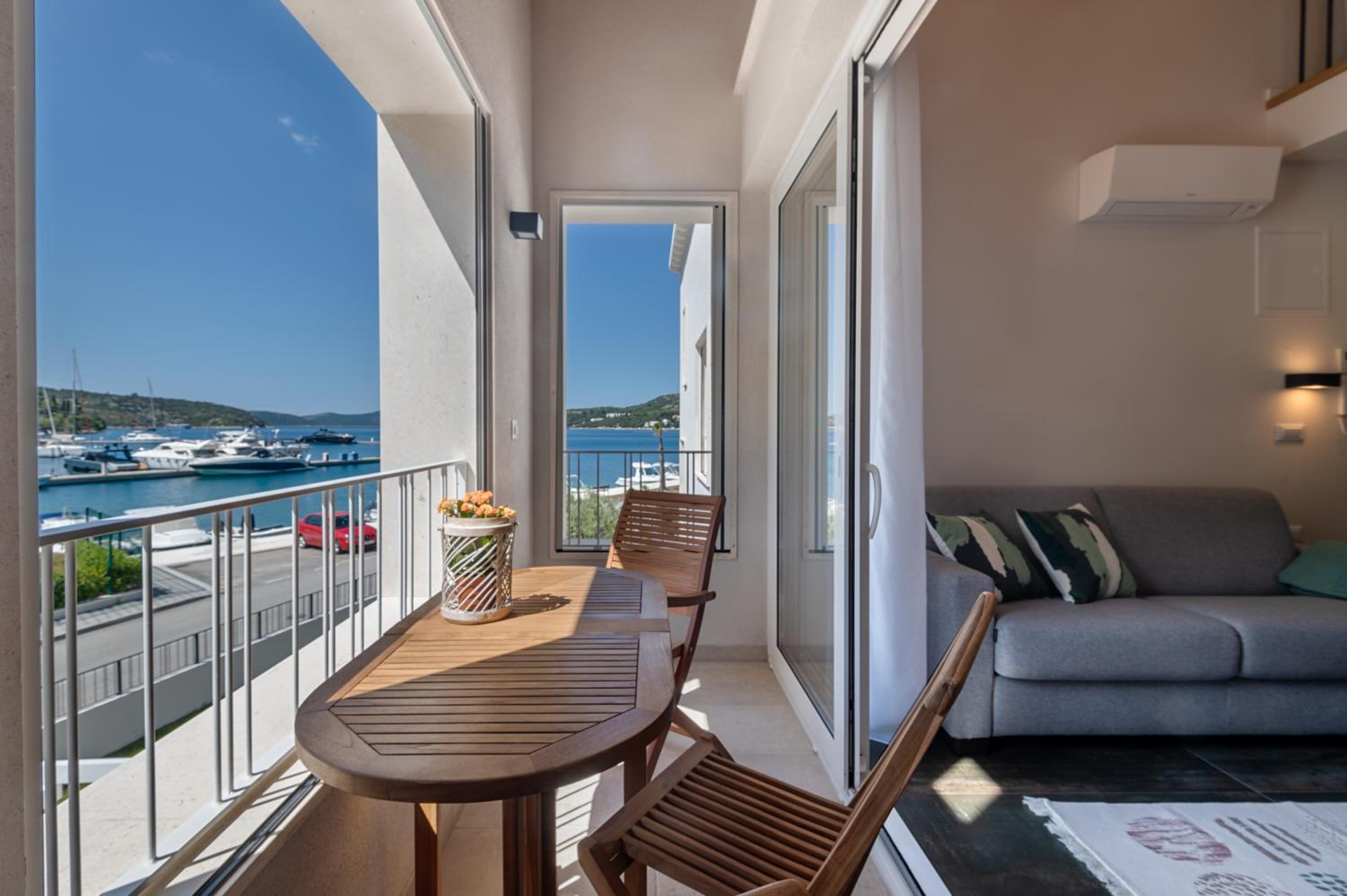 Luxury Seaview Apartment - Mare view 2