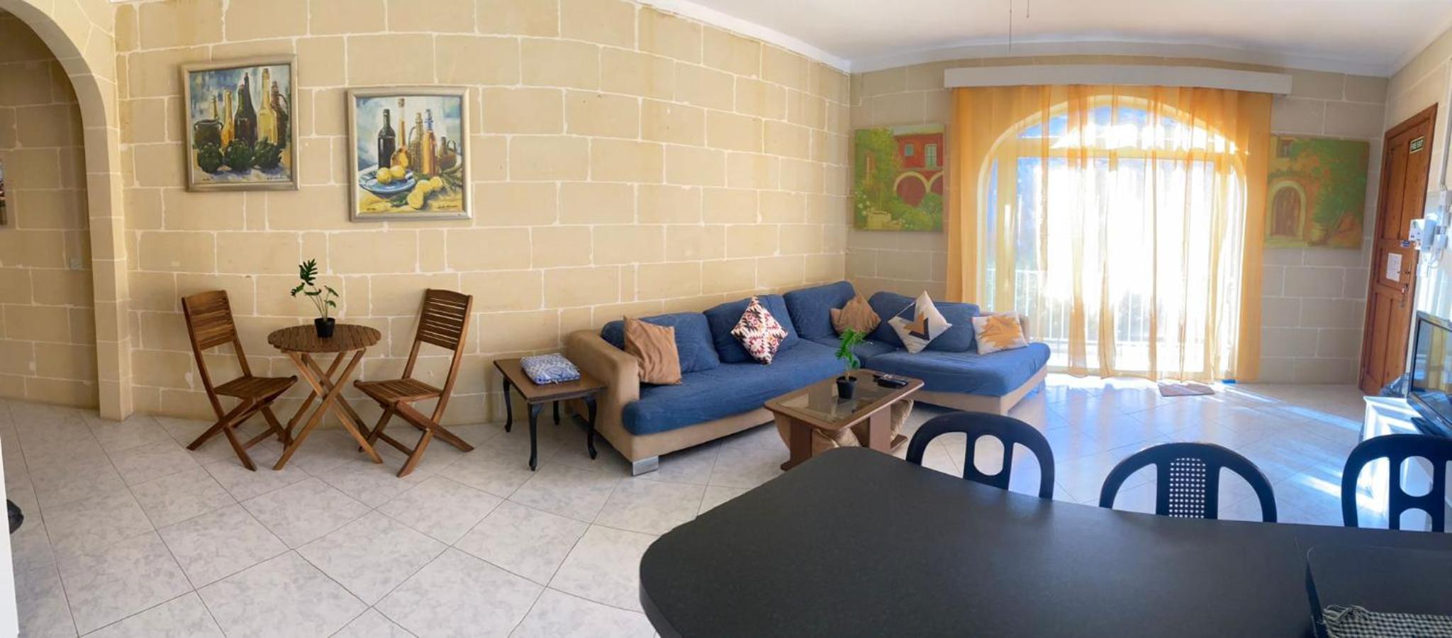 Spacious Apt Xlendi with views & Acs using a coin meter