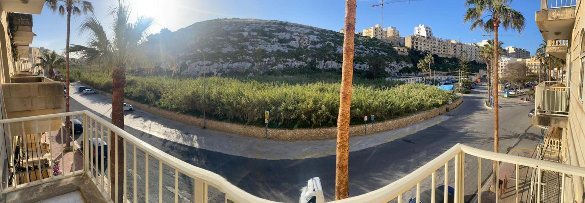 Spacious Apt Xlendi with views & Acs using a coin meter