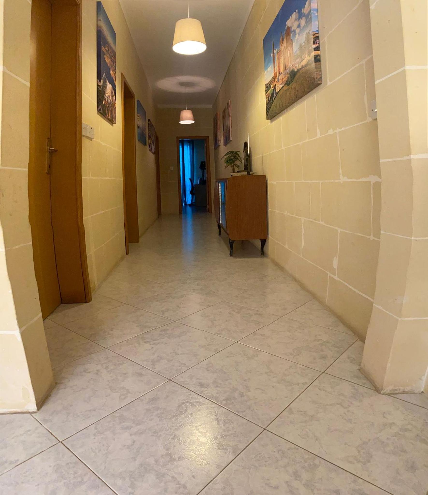 Spacious Apt Xlendi with views & Acs using a coin meter
