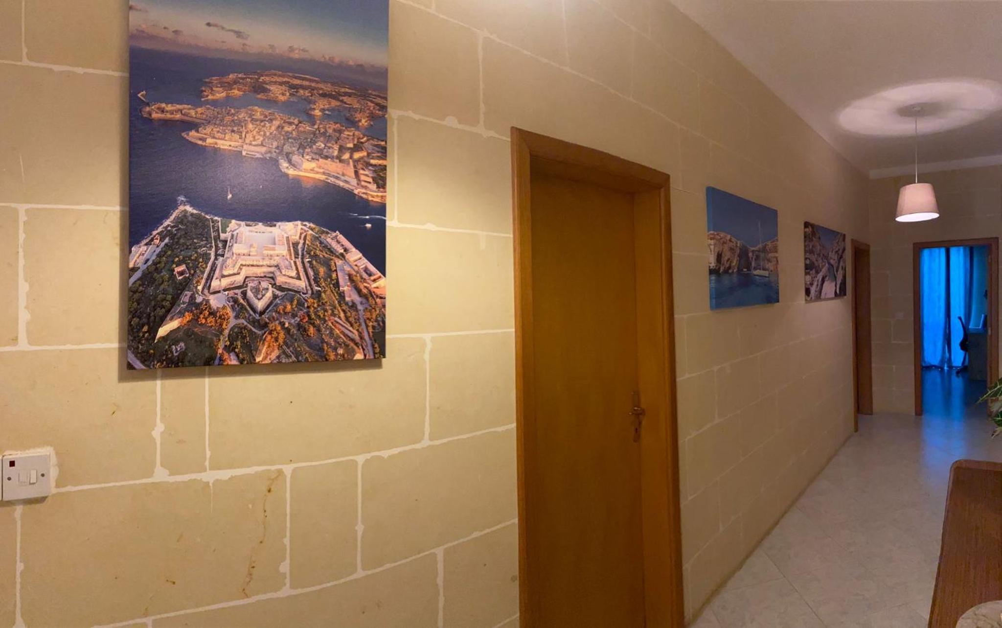 Spacious Apt Xlendi with views & Acs using a coin meter