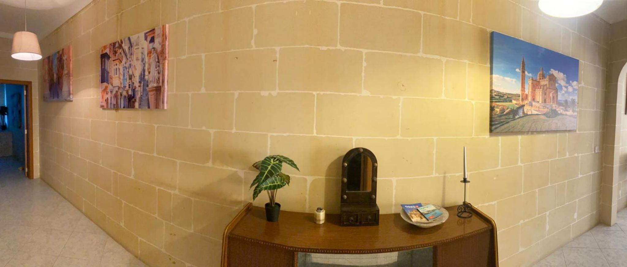 Spacious Apt Xlendi with views & Acs using a coin meter