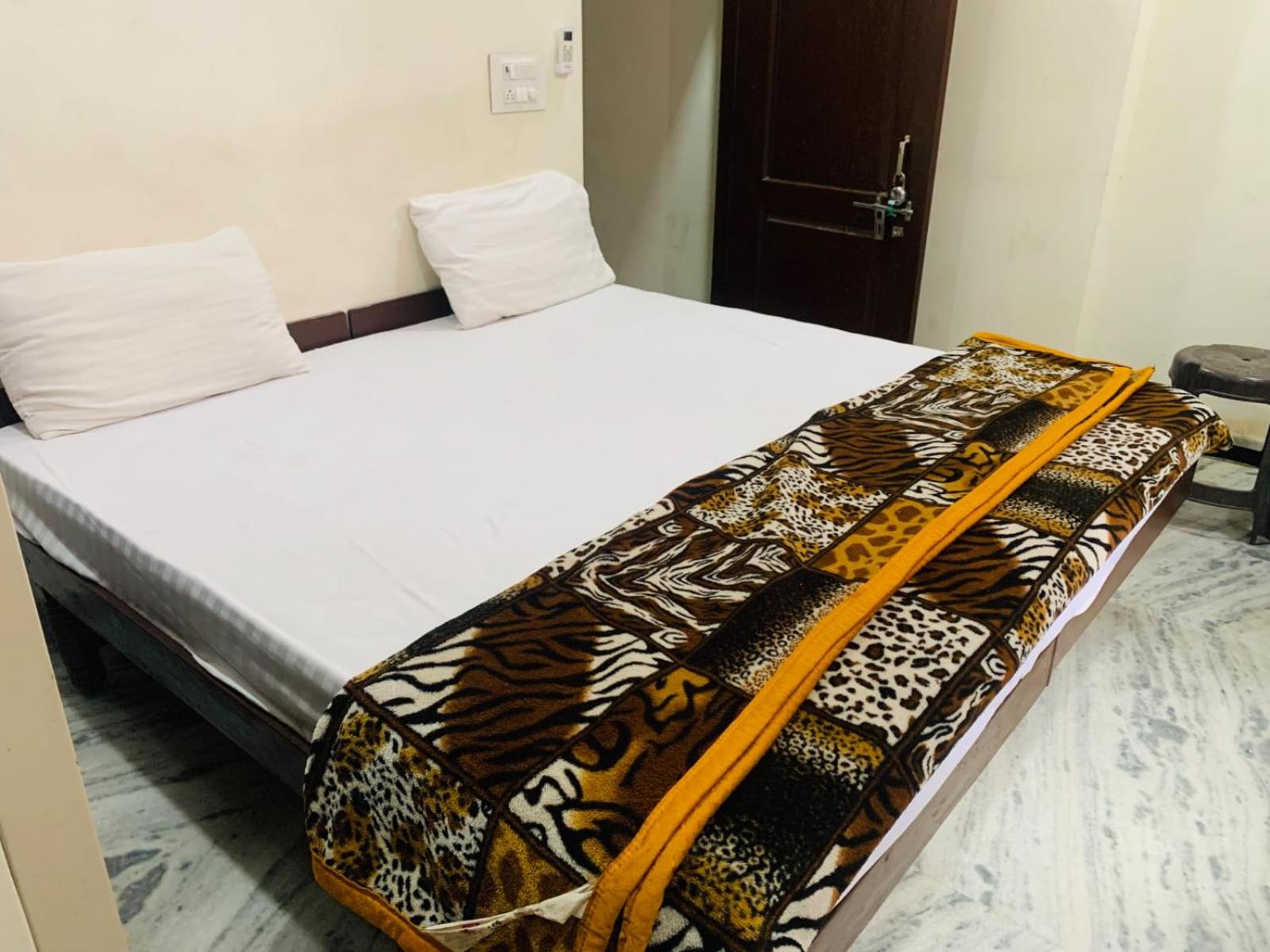 hotel white apple view 2