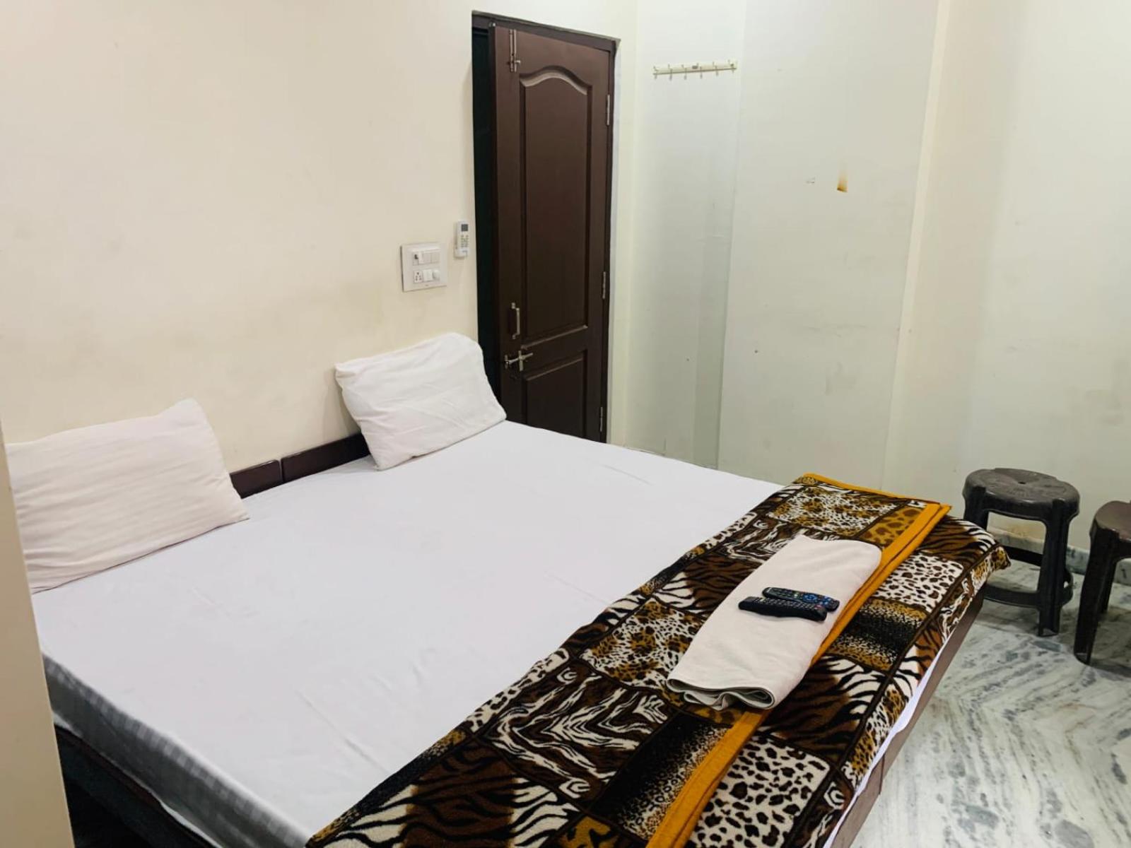hotel white apple view 4