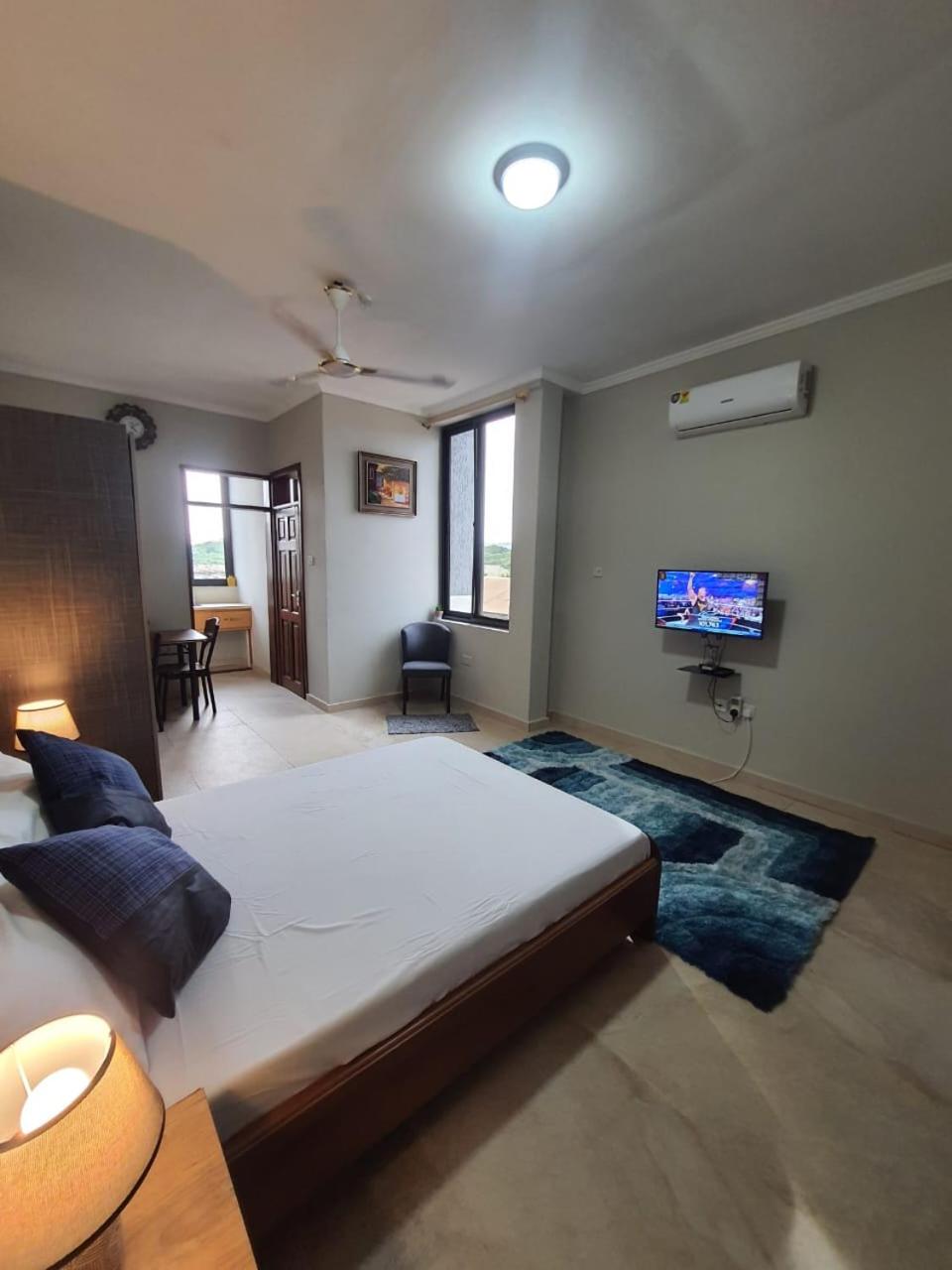 Spacious Short Stay Wi-Fi Fully Private Amenities Generator Own Kitchenette Oyibi in Greater Accra Holiday Let view 3