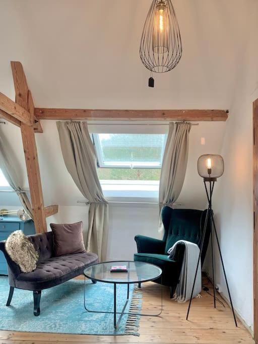 Kleine Kunstremise mit Holzofen Burg Freienfels