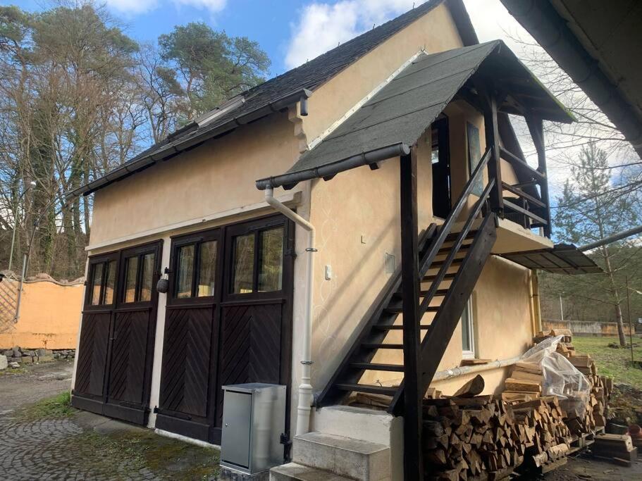 Kleine Kunstremise mit Holzofen Burg Freienfels