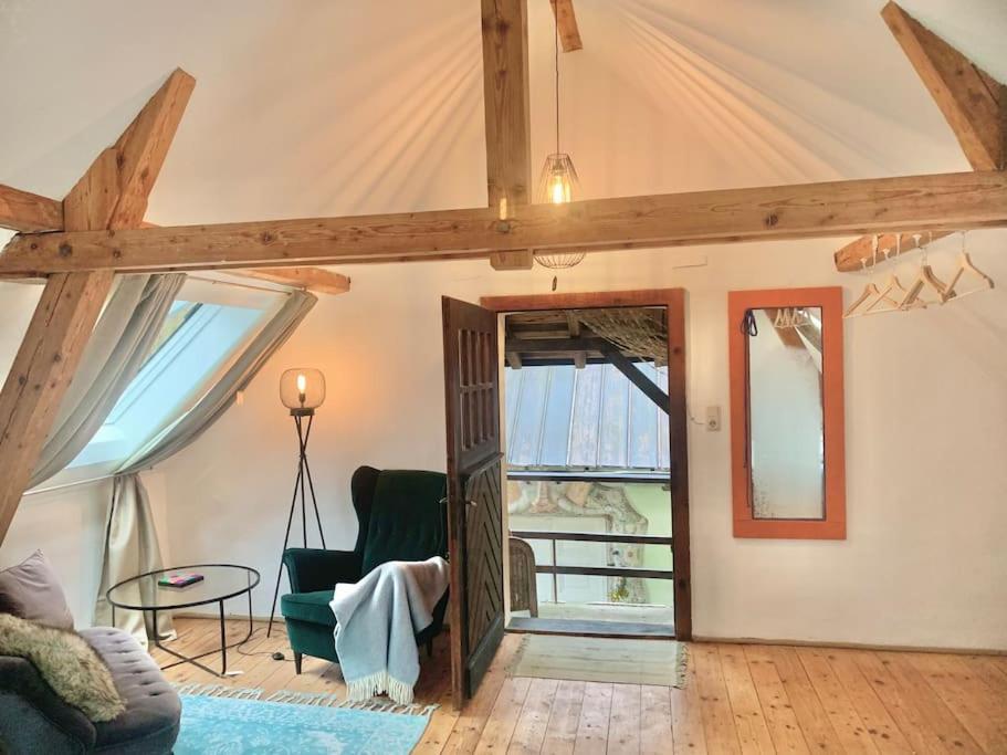 Kleine Kunstremise mit Holzofen Burg Freienfels