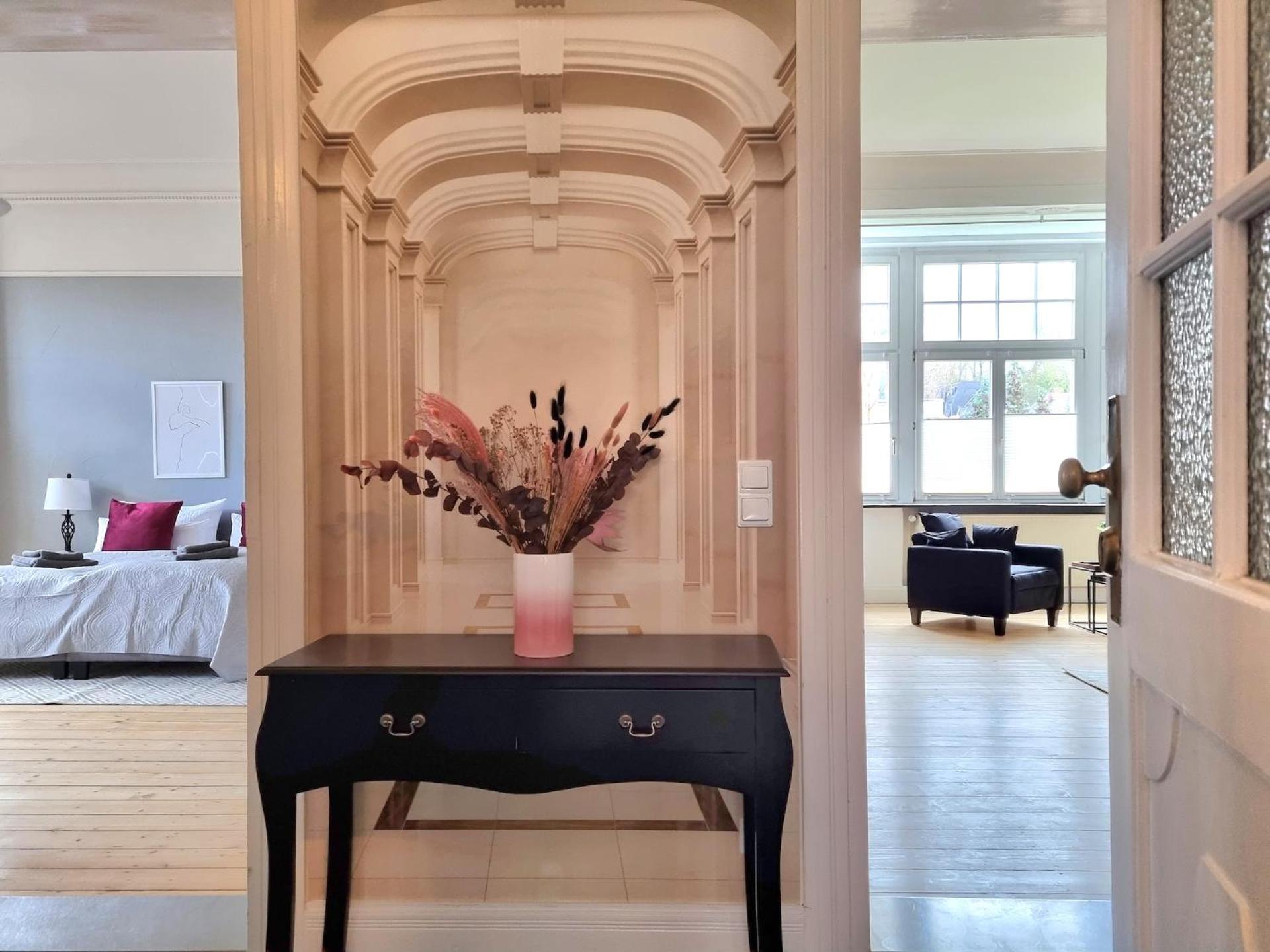 Charysma - Jugendstil trifft Moderne, Schlafzimmer mit Smart-TV, Tischfussball, Darts, Parkplatz