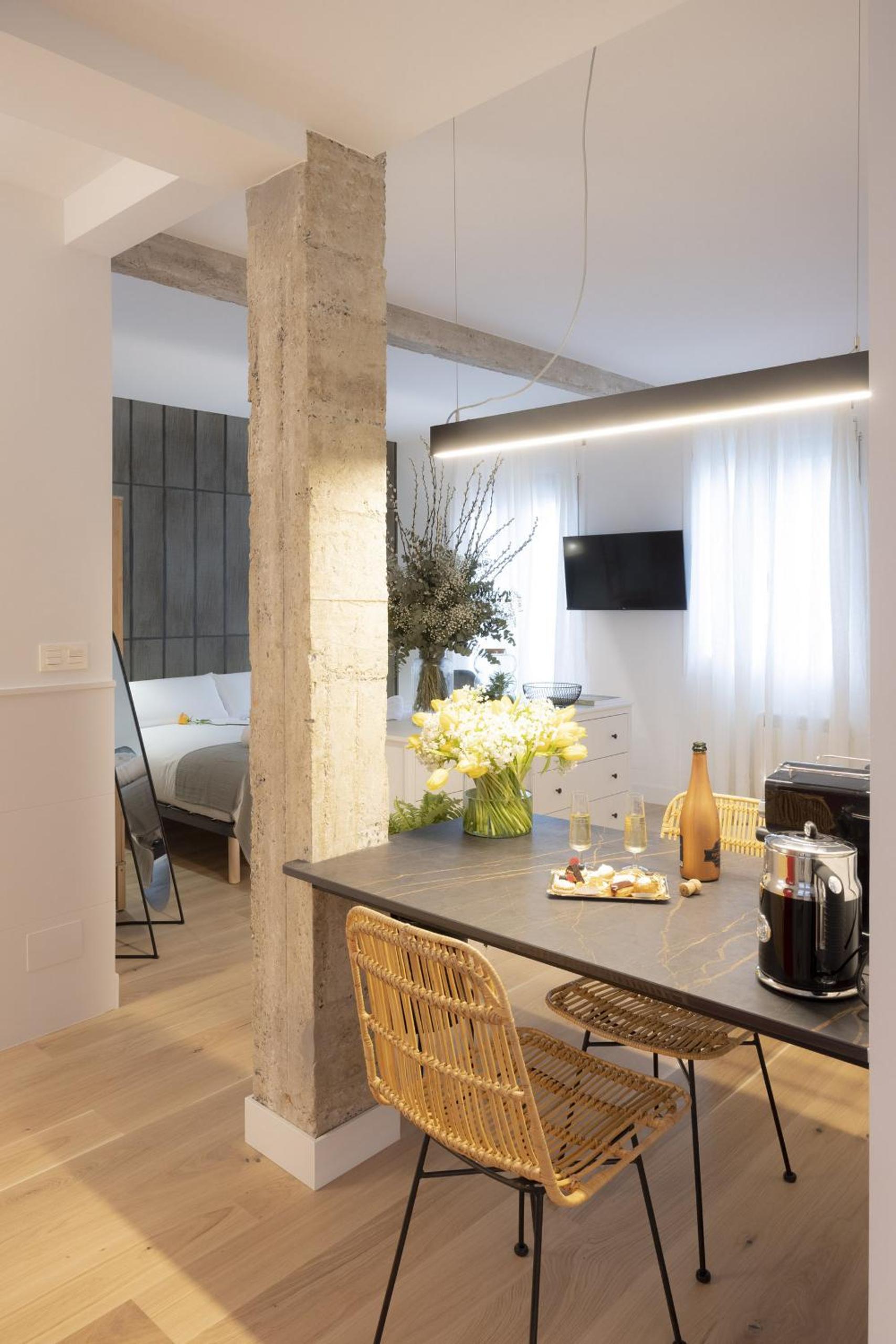 Shiny by OLdtown Apartments