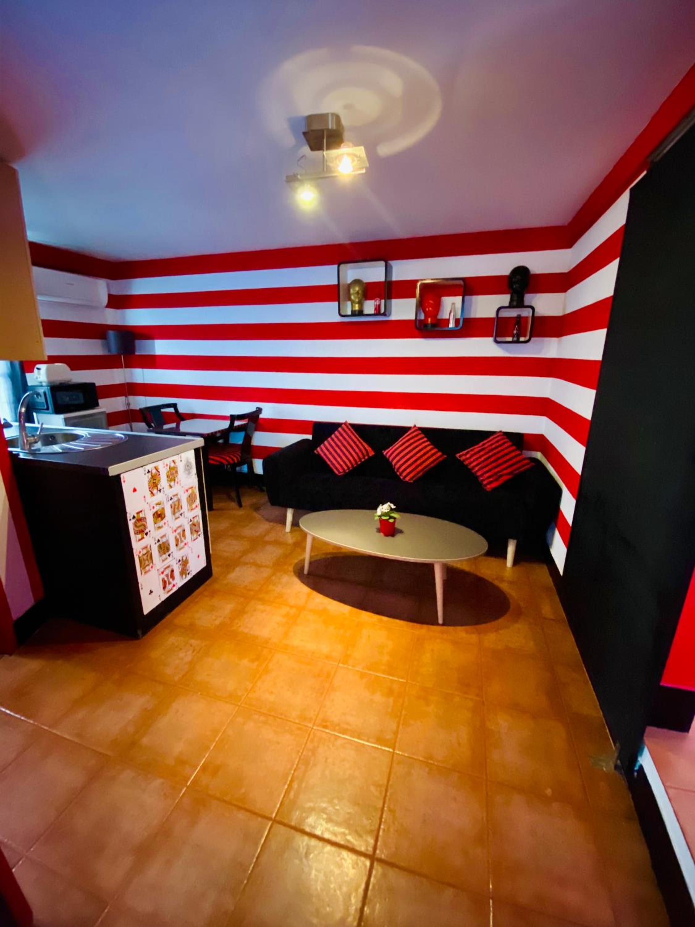 Seville Vacations - Sevilla Kitsch Hostel Art - Property Image 26